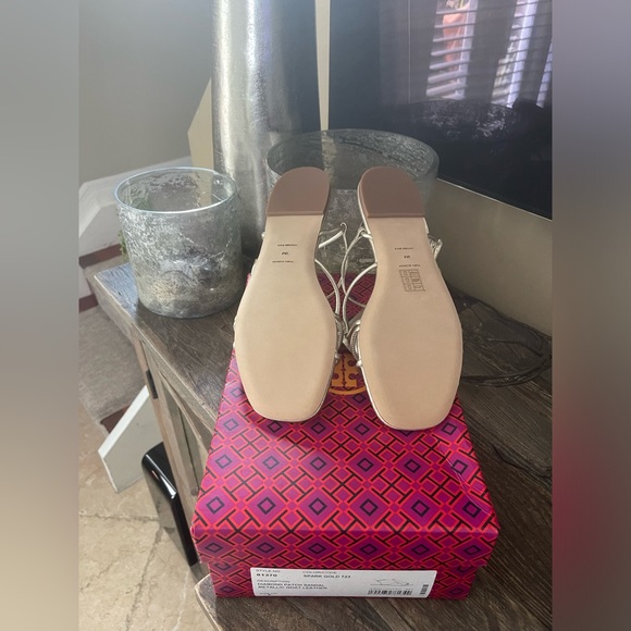 Tory Burch Women's size 9 Gold Diamond Patch ankle strap Sandal NIB NEW - Picture 7 of 10